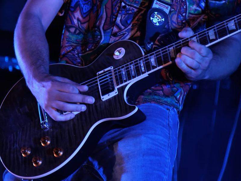 Guitarrista en un concierto de rock
